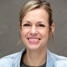 Jennifer Oldenburg's Instagram, Twitter & Facebook