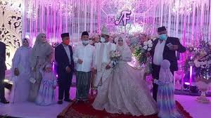 We did not find results for: Mengintip Souvenir Resepsi Pernikahan Ustaz Abdul Somad Dan Fatimah Az Zahra Ternyata Ini Isinya Tribun Solo