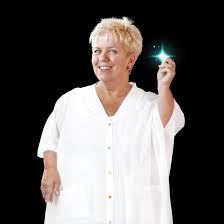 Joséphine est un ange gardien très particulier, qui descend sur terre pour aider les gens à surmonter leurs problèmes quotidiens. Josephine Ange Gardien Tf1