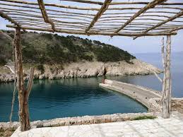 hier ein bild von dem haus auf felsklippen mit panoramablick auf der insel krk kroatien haus kroatien villa kaufen krk