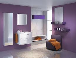La Couleur Parme L Integrer Dans La Deco Interieure Purple Bathroom Decor Purple Bathrooms Bathroom Design Small