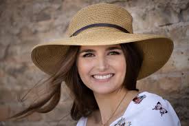 Teen Delivers 'Notes' of Christmas Cheer to Veterans, Seniors