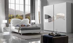 Scopri come arredare la tua camera da letto con gusto e design. Lube Camere Da Letto