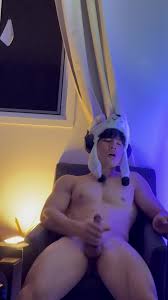 BustyBruceLee 1 - BoyFriendTV.com