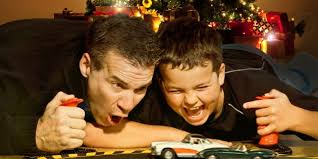 Картинки по запросу семья подарки новый год