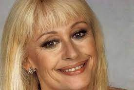 La polifacética cantante italiana raffaella carrà, conocida por sus temas como a far l'amore comincia tu, tanti auguri o caliente, caliente, falleció a los 78 años, informaron hoy los medios italianos. 4i1bu7hqmmwt8m