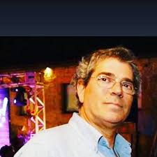 Porque as entrevistas a André Ventura, na verdade, são sempre debates, CNN  Portugal TVI !??? Só a postura corporal do José Alberto Carvalho diz tudo…  Comentem, que eu já não consigo!