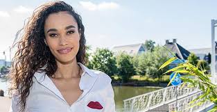 De feesttoeters, confettikanonnen en ballonnen staan al klaar op de redactie, want dit wordt een knalfeest van jewelste. Romy Monteiro Geniet Van Eerste Vakantie Met Nieuwe Liefde