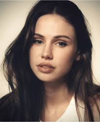 Scarlett Leithold's Iconic Red Hair Moments