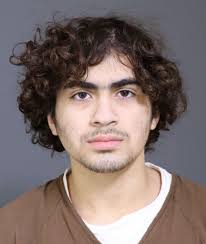 Impresionante cambio de Derek Rosa, el menor que está acusado de asesinar a  su madre de origen cubano en Hialeah. La defensa intentaría en el juicio  mostrar su estado de salud mental.