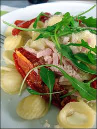 Orecchiette Tomate Confite Et Roquette Pour Une Belle Salade A La Table De Gaelle Belle Salade Tomates Confites Cuisine Et Boissons