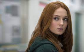 34 éves korában, balesetben meghalt sophie, polgári nevén sophie xeon, a világhírű skót elektronikus tánczenész. Nem Is Igazi Voros Sophie Turner Portre