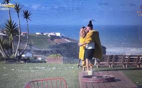 André abrantes e zena do big brother. Big Brother Zena E Andre Abrantes Beijam Se No Jardim