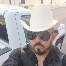 Un día como hoy nacio Joaquin Barron Zulaica, Hoy festejamos no solo tu  cumpleaños sino también el maravilloso cantante y ser humano que eres. Tu  voz y tu música nos alegra y