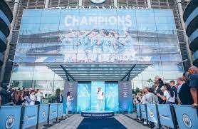 Manchester city captain fernandinho raises the trophy to celebrate winning the premier league title for the third time in four seasons in may. Matakisclzr2dm