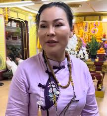 Vợ Quý Bình tiết lộ bị người lạ hăm dọa, chặn đường đòi đánh sau khi chồng  qua đời