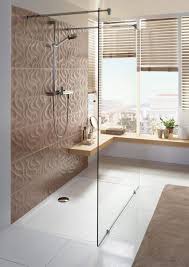 A Walk In Bathroom Functionality Combined With Beautiful Home Design Mit Bildern Duschwanne Barrierefrei Bad Badezimmer Design