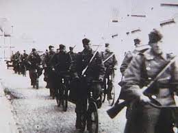 Danske Soldater Cykler Tilbage Til Kasernen I Haderslev Efter Kampene Den 9 April 1940