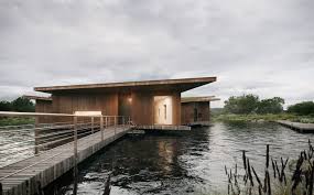Une Maison D Architecte Posee Sur L Eau Planete Deco A Homes World Architecte Maison Flottante Maison D Eau
