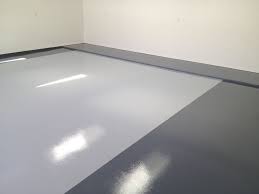 2 Tone Garage Floor With Whisper Gray Uv Stable Polyaspartic In The Middle And Charcoal Colored Uv Stable Polyaspartic On Garage Floor Epoxy Floor Floor Murals