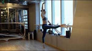 Model molly beautiful ballerina contortionist ginasta show hot artístico flexibility stretching. Introduction To Ballet Barre Dance Class Trainer Anja Behrend By The Forge Monaco