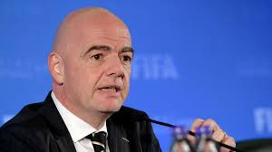 Le tournoi, dont les qualifications étaient encore en cours du côté des clubs, l'annonce de la caf devrait être un peu moins difficile à avaler. Fifa Contre Uefa La Guerre Du Calendrier Commence Apres Le Report De L Euro A 2021 Eurosport