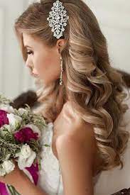 33 Wedding Hairstyles With Hair Down Wedding Hairstyles Down Curly Long Blonde With Side Silver Wedding Hair Down Gold Bridal Hair Comb Classic Wedding Hair