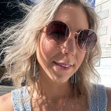 Lorie Anderson (@lorieann22)