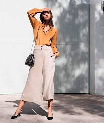 Calça Social Bege Feminina Combina Com Qual Cor De Camisa Guia De Estilo Qual Sapato Usar Com Calca Pantacourt Guita Moda Calca Pantacourt Estilos Looks Sociais Femininos