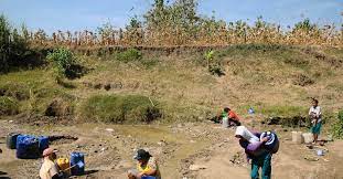 Di lebak, provinsi banten, 15 desa di enam kecamatan kehilangan akses air bersih akibat kemarau panjang. Indonesia Darurat Kekeringan Dan Krisis Air Bersih Tirto Id