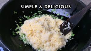 Aduk hingga warna nasi berubah kecoklatan secara merata. Cara Membuat Nasi Goreng Sederhana Dengan Telur Untuk Pemula Youtube