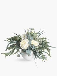 We affirm best quality of flowers through our network of highly creative team of florists. Artificial Flowers Singapore 02 Flower Delivery Singapore