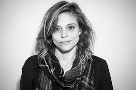 After fall, winter is a dangerous, sexy, and at times darkly funny story about two people who desperately want intimacy. Lizzie Brochere Film Biografie E Liste Su Mubi