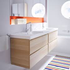 Ein Badezimmer Mit 2 Godmorgon Waschbeckenschranken Mit 2 Schubladen Eicheneffekt Weiss Lasiert Odensvik Waschbecken Und Ve Ikea Badezimmer Ikea Bad Badezimmer