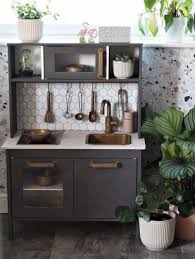 Je veux trouver des meubles pour ma cuisine bien notée et pas cher cuisine ikea en bois. Ikea Hack 15 Idees Pour Transformer La Cuisine Duktig