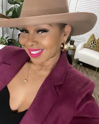 Just uploaded a video about the 10 most wearable 2024 fall fashion trends.  These trends are definitely items you probably already have in your closet.  Link is in my bio #fallfashion #fashionover40 #