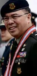 P-noy protector's cover blown with Sona spotlight