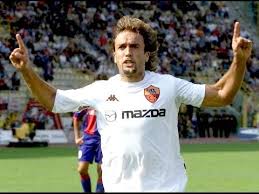 El número nueve nella selezione ufficiale dei nastri d'argento 2020 el número nueve gabriel batistuta di pablo benedetti prodotto da sensemedia, è stato selezionato tra i titoli. Batistuta Roma Top 10 Goals Hd Youtube