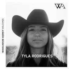 Glenda Deshon's Instagram, Twitter & Facebook