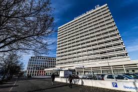 Roter Stahl Und Blauer Balken Deutsche Bank Bundelt Krafte Am Ernst Reuter Platz Charlottenburg