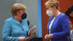 Franziska giffey wartet nicht die aberkennung ihres doktorgrades ab, sondern tritt bereits als ministerin zurück. Franziska Giffey News Zur Neuen Bundesfamilienministerin