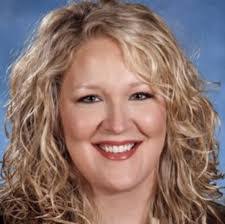 Leslie Mccurry's Instagram, Twitter & Facebook