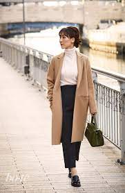 マニッシュなコーデには 小ぶりのワンハンドルバッグで女らしさをトッピング 1月23日 bo te ボーテ ファッション 女性の服装 タートルネック
