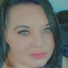 Kelly Mozingo's Instagram, Twitter & Facebook