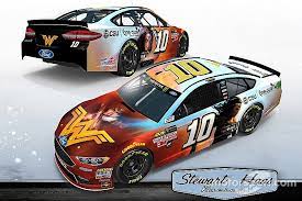 Danica patrick fan buys her a drink right in front of aaron rodgers. Nascar 2017 Neue Sponsoren Fur Ford Pilotin Danica Patrick