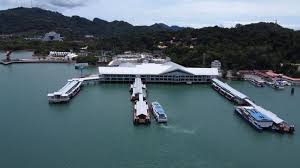 Jika menerusi kuala kedah, masa dalam feri kira kira 1 jam setengah. Kuala Kedah Langkawi Ferry Services Stopped For Two Weeks The Star