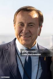 SL Green Marc Holliday speaks at the opening ceremony and ribbon... News  Photo