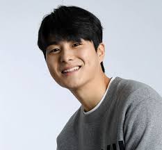 Ten 인터뷰 어하루 정건주 주인공보다 짠내 나는 서브남 이 더 매력적이었죠 인터뷰 남자사람 친구 웃음