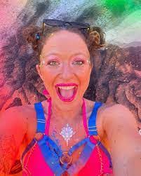 Ashley Weller's Instagram, Twitter & Facebook