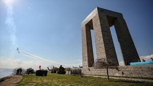 Yıldönümü olan 21 ağustos 1960 tarihi ziyarete açılan çanakkale şehitler abidesi, çanakkale muharebeleri'nde şehit düşen tüm askerlerimizi simgelemekte ve onların anısını yaşatmaktadır. Canakkale Sehitler Abidesi Nde Toren Duzenlendi